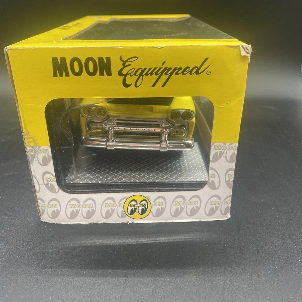 M2 1/7000 YELLOW MOON EYE 1958 CHEVROLET APACHE PICKUP R86 21-10 1/24